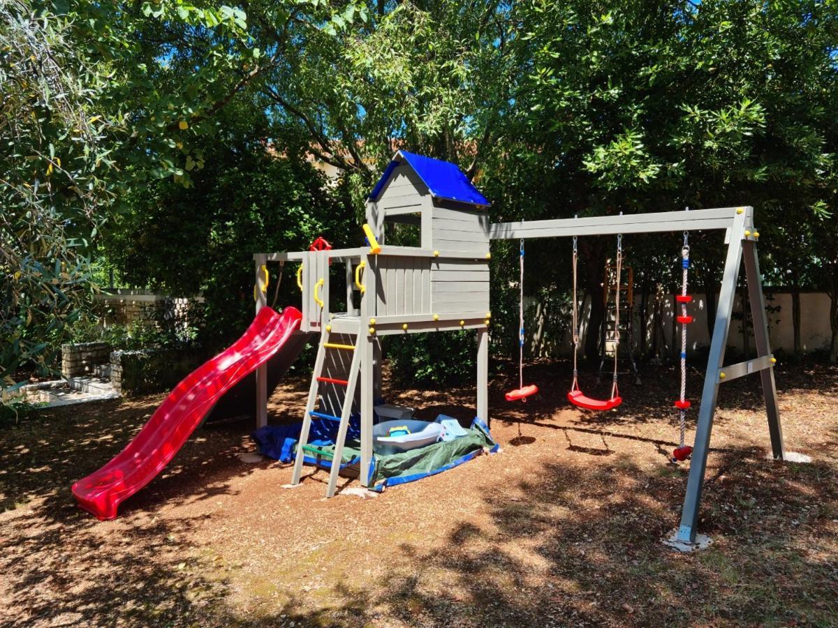 Villa Rosa With Yard And Children'S Playground Tar-Vabriga Buitenkant foto