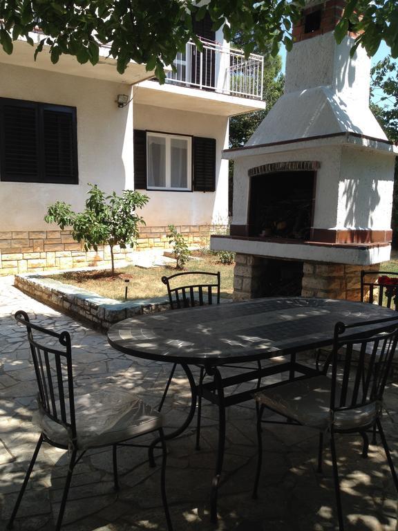 Villa Rosa With Yard And Children'S Playground Tar-Vabriga Kamer foto