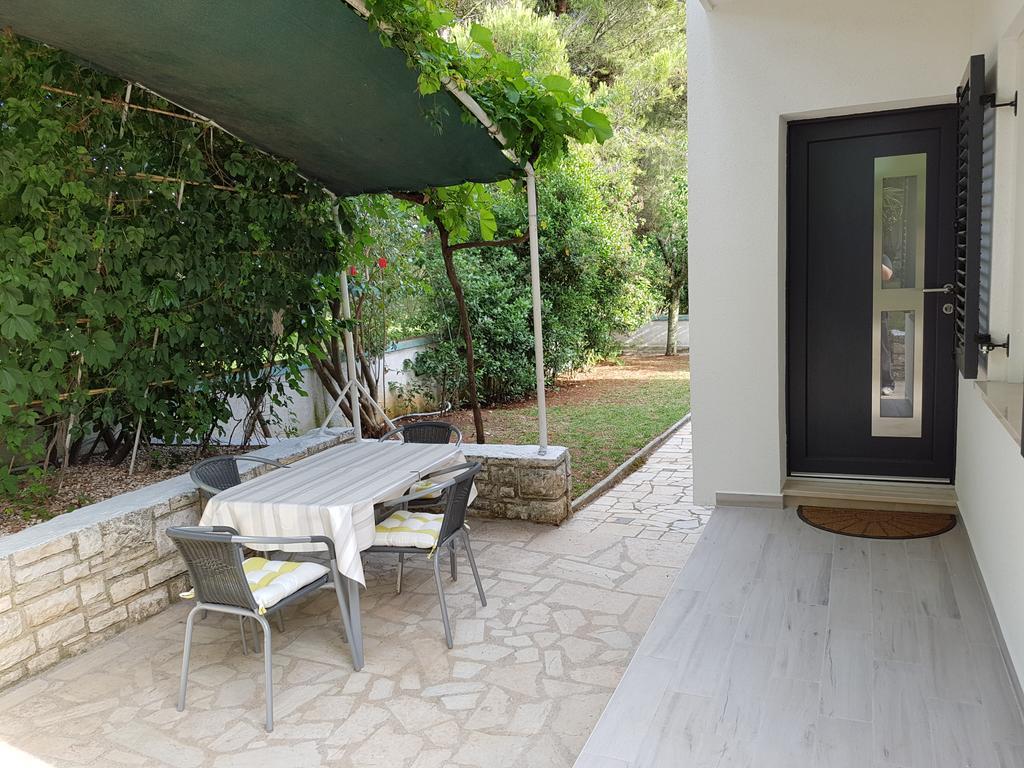 Villa Rosa With Yard And Children'S Playground Tar-Vabriga Buitenkant foto