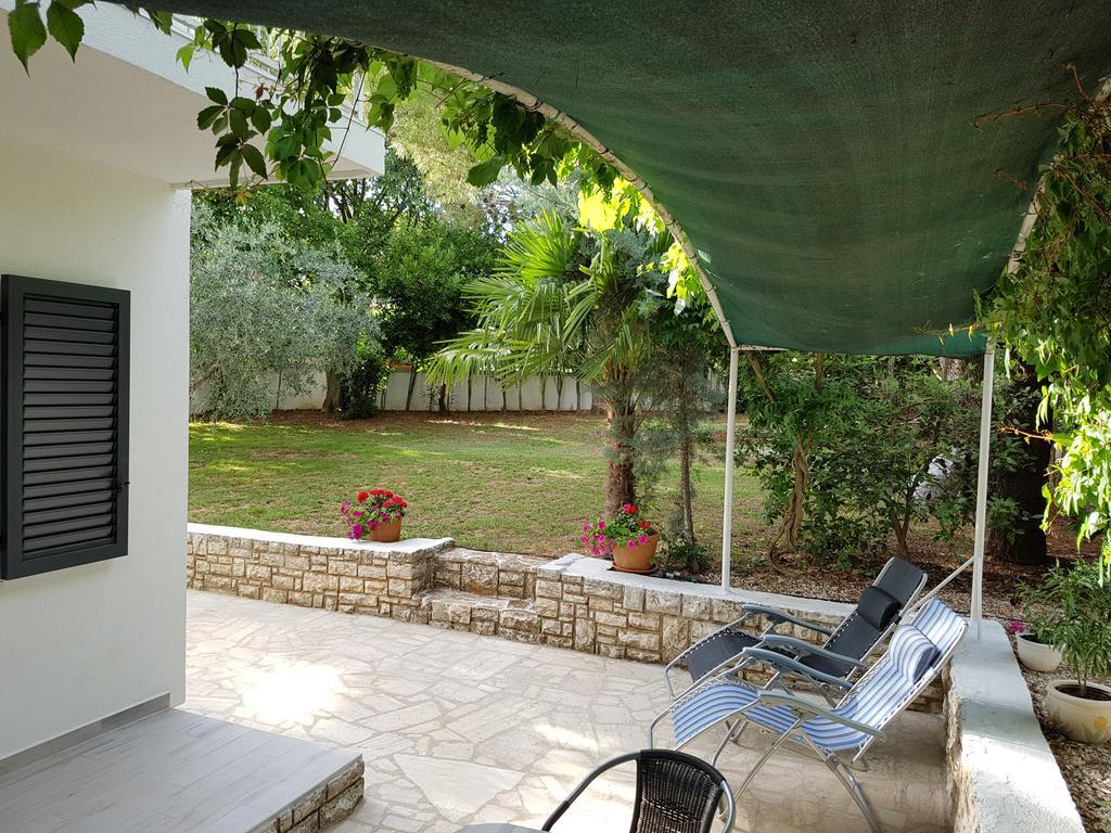Villa Rosa With Yard And Children'S Playground Tar-Vabriga Buitenkant foto