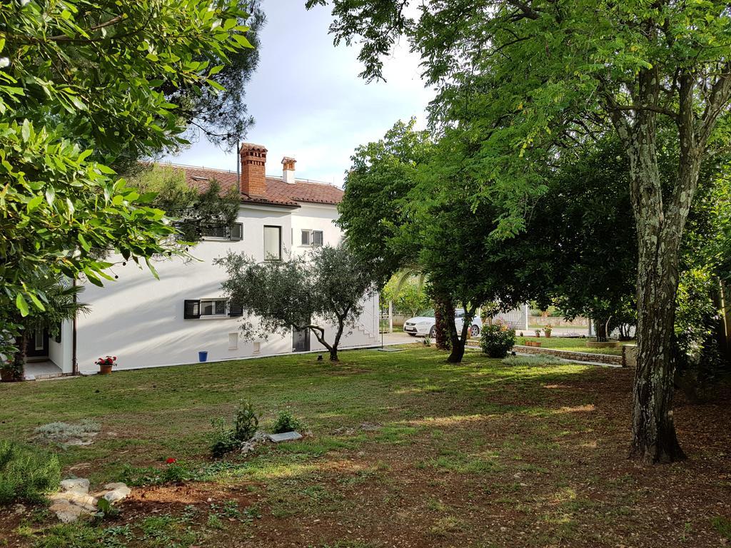 Villa Rosa With Yard And Children'S Playground Tar-Vabriga Buitenkant foto
