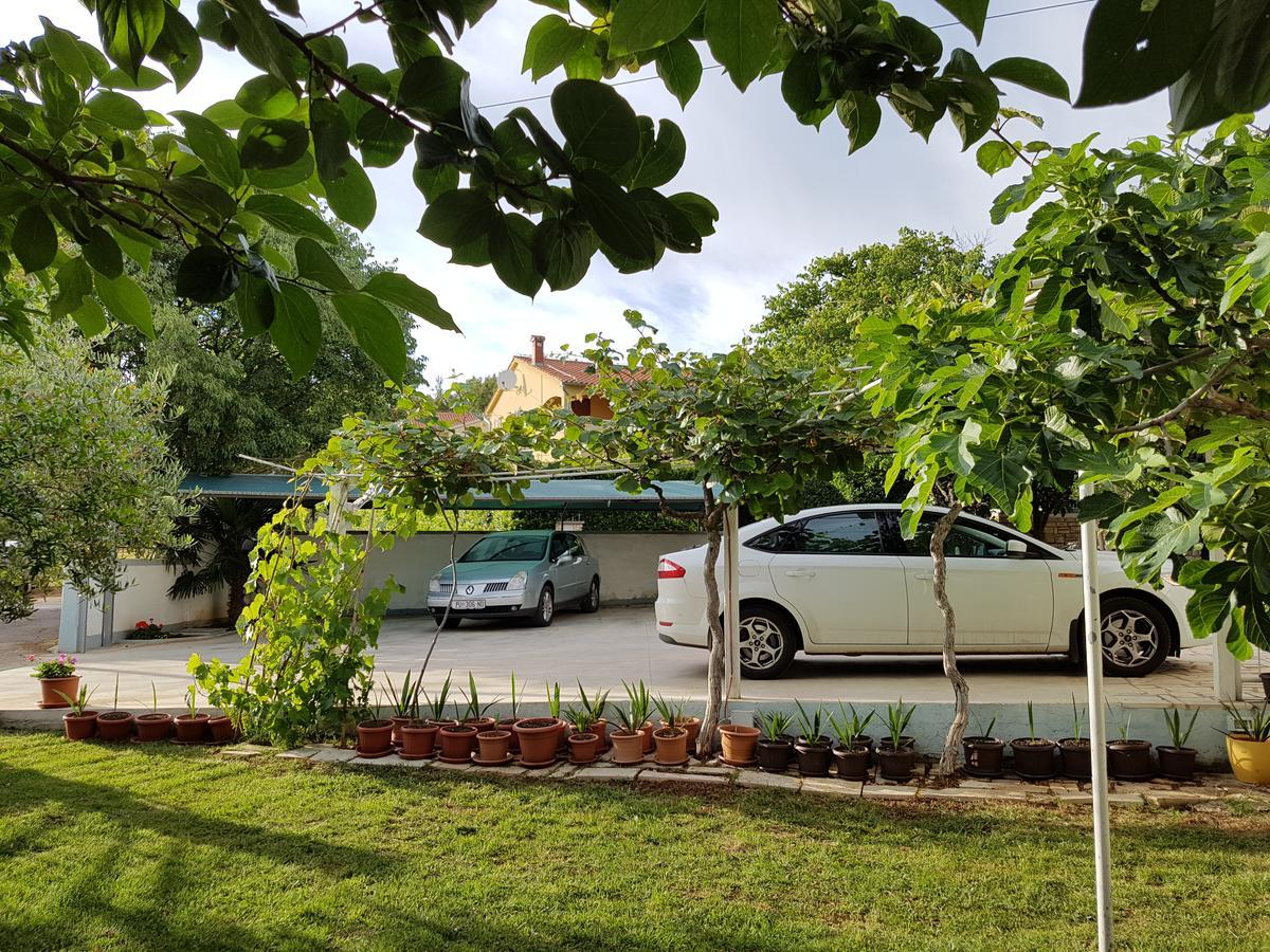 Villa Rosa With Yard And Children'S Playground Tar-Vabriga Buitenkant foto
